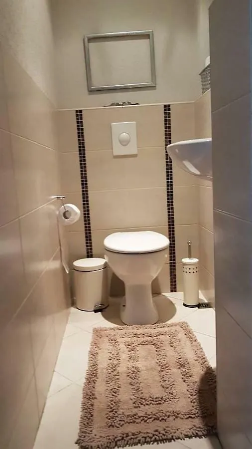 Central Apartment 5Min From The Beach Варна 0*,